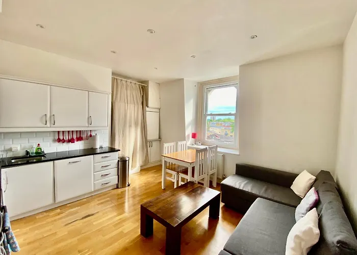 Bright, Modern Flat In Brixton
